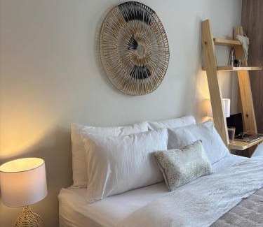 Glencairn Apartment | Modern Coastal Studio near Glencairn Beach
