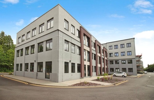 Barnt Green Apartment | Modern Comfort 1 Bed Apartment Broadoaks, Sulihull