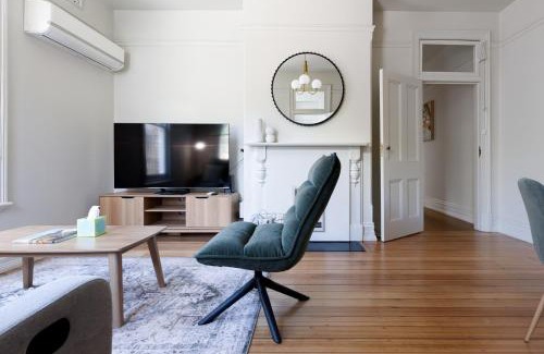 Launceston CBD House | Modern Comfort 2-bedroom hideaway in Balfour