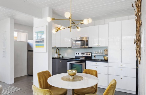 Twin Palms Condo | Modern Comfort and Mid-Century Style Find Hollywood History at Ocotillo Lodge