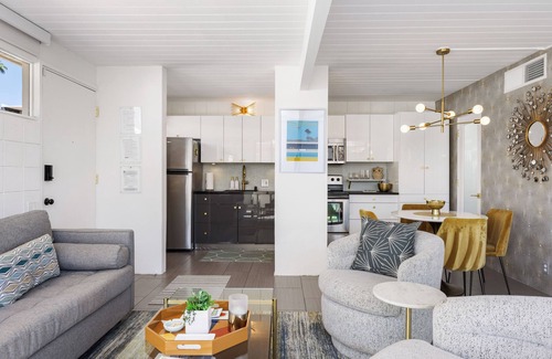 Twin Palms Condo | Modern Comfort and Mid-Century Style Find Hollywood History at Ocotillo Lodge