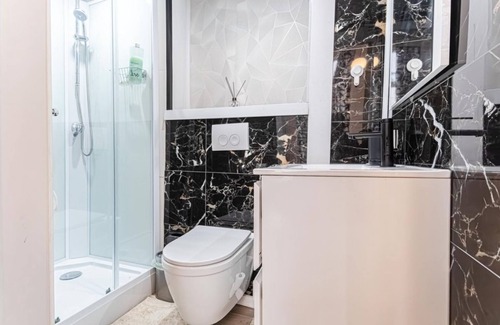 Ghent City Centre Apartment | Modern Comfort: Elegant 5 BR Apt. at Ghent's Core