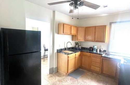 Detroit - Shoreway Apartment | Modern Comfort in a Hip Neighborhood