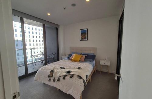 City West Apartment | Modern Comfort in Canberra's City Center - Hosted by Canstay