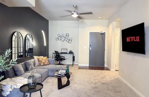 Mid-Wilshire Apartment | Modern Comfort in LA Free Parking&10 Min To Cedars