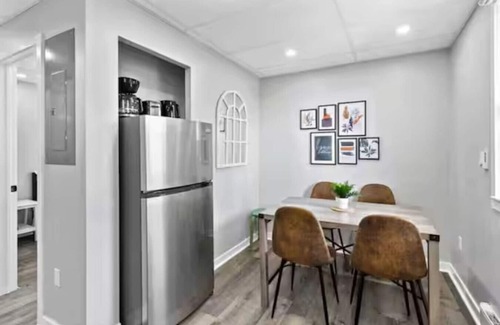 Walkerville Apartment | Modern Comfort in Walkerville | 2BR + WiFi + Parking