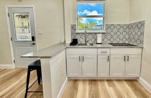 Coral Gables Cottage | Modern Comfort Meets Mediterranean Charm in Downtown Coral Gables