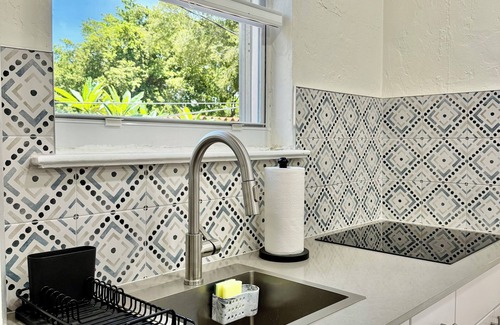 Coral Gables Cottage | Modern Comfort Meets Mediterranean Charm in Downtown Coral Gables