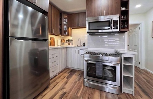 Arouca Condo | "Modern Comfort Near Airport & Shopping - The Cozy Condo"