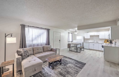 Clark County House | Modern Comfort Near Vegas Attractions! Sleeps 6!