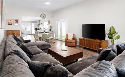 Litchfield Park House | Modern Comfort Pool BBQ Prime Location