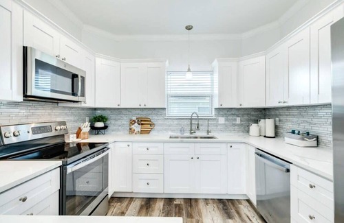 Surfside Beach House | Modern, Comfortable & Right Down from Beach!