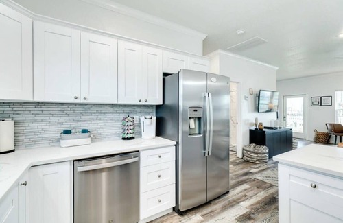Surfside Beach House | Modern, Comfortable & Right Down from Beach!