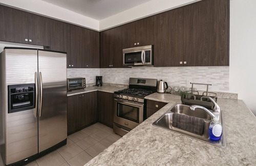 Alcona House | Modern & Comfy 2BR Townhome—Mins to Innisfil Beach Park & Friday Harbour Resort!