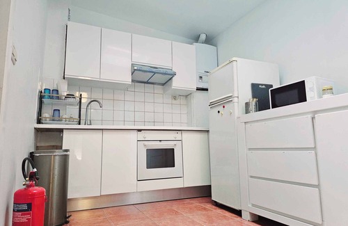 Brussels Apartment | Modern & comfy oasis in city.