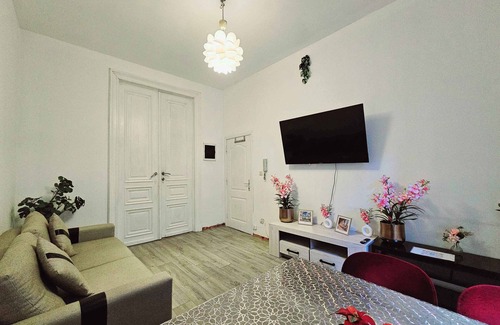 Brussels Apartment | Modern & comfy oasis in city.