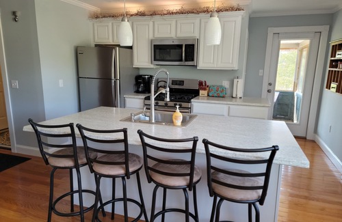 Ellsworth House | Modern Condo #3!
