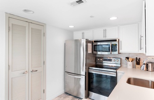 Downtown Myrtle Beach Condo | Modern condo by beach w/balcony views