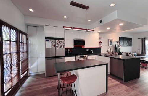 North Park Apartment | Modern Condo heart of North Park-2Bed-2ba-Parking-Laundry-AC