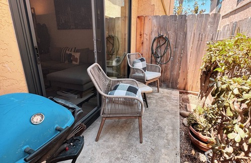 North Park Apartment | Modern Condo heart of North Park-2Bed-2ba-Parking-Laundry-AC