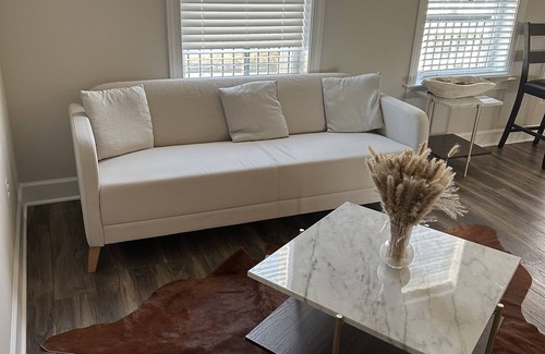 Woodbridge Condo | Modern condo in Stone Bridge Potomac, minutes from Hwy I-95 and Washington, D.C.