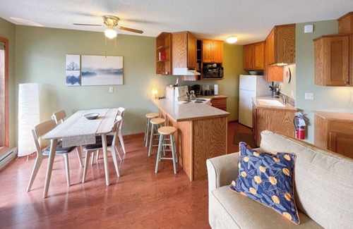 Bayfield Condo | Modern Condo Just Steps from the Lake