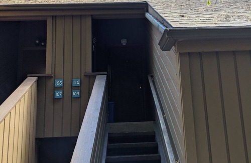 Glacier Condo | Modern Condo near the river and Mt. Baker-WIFI, Pool and spa access