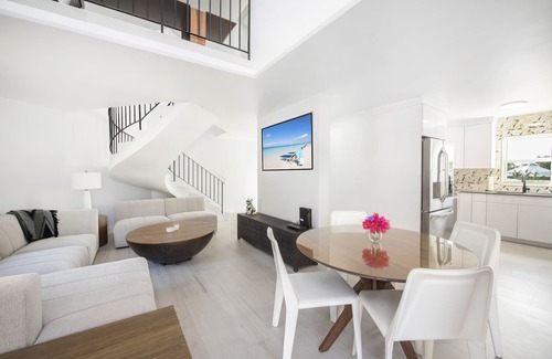 Seven Mile Beach Condo | Modern Condo - Seven Mile Beach - Cayman Islands - Walk Everywhere