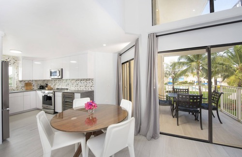 Seven Mile Beach Condo | Modern Condo - Seven Mile Beach - Cayman Islands - Walk Everywhere