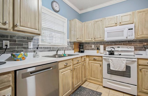 North Myrtle Beach Condo | Modern condo across from pool, near beach and on 9th hole of Norman golf course!