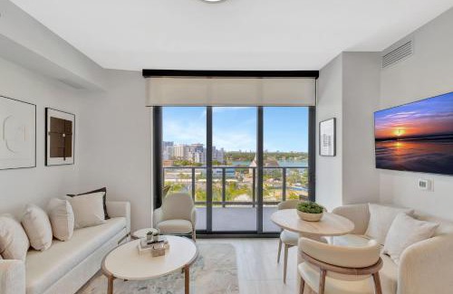 North Beach Apartment | Modern Condo w Balcony At 72 Park