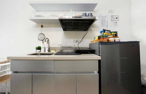 Lahug Condo | Modern Condo with Fast WiFi – 10 Mins walk to IT Park