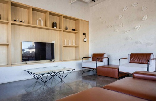 Lahug Condo | Modern Condo with Fast WiFi – 10 Mins walk to IT Park