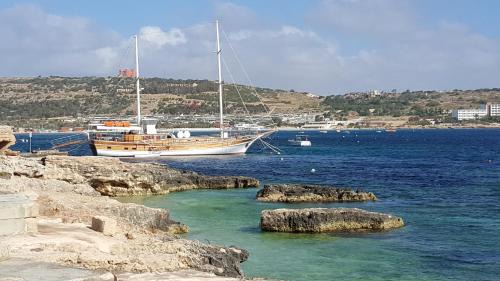 Għadira House | Modern confortable room for 1 Person only in a shared flat close to beach