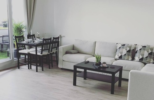 Trappes Apartment | Modern Connect Connect