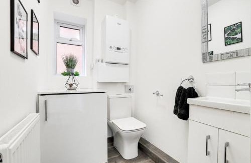 Chester House | Modern contemporary with parking