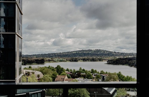 Bruce Apartment | Modern Convenient 2-BR with Lakeside View