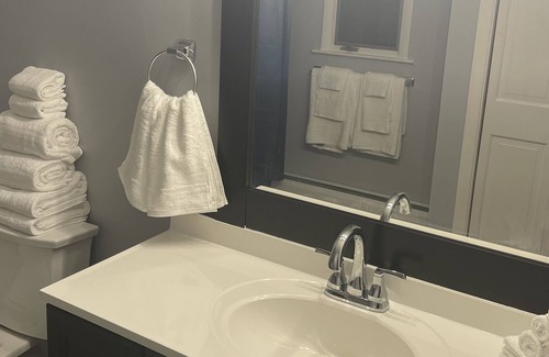 Manchester Apartment | Modern, convenient & clean. Walk to ELM/SNHU arena