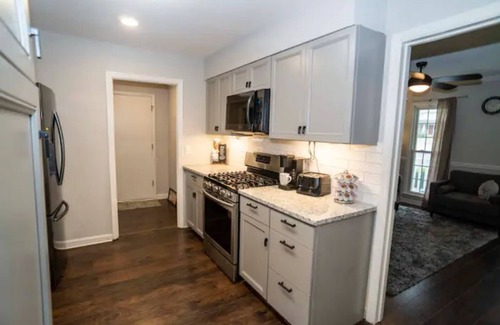 Roswell House | Modern Convenient Spot for 9 to Enjoy & Relax!