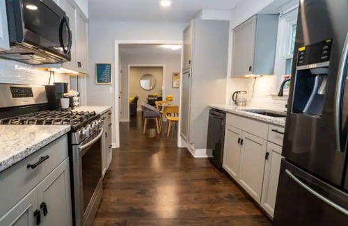 Roswell House | Modern Convenient Spot for 9 to Enjoy & Relax!