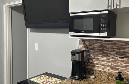 Flagami Apartment | Modern corporate apartment with AC and WiFi in tranquil Coral Gables