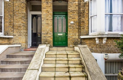 Ealing Common Apartment | Modern, Cosy and Bright 1 Bedroom Apartment in Ealing