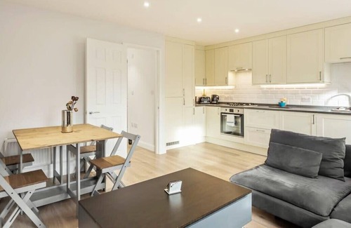 Ealing Common Apartment | Modern, Cosy and Bright 1 Bedroom Apartment in Ealing