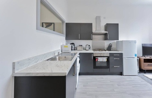Brierley Hill Apartment | Modern & Cosy Budget 1 Bedroom Flat in Dudley