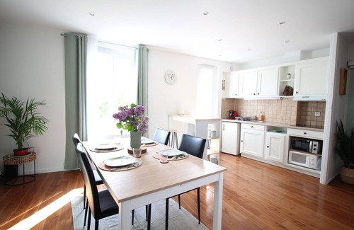 Centre Apartment | Modern, cosy duplex on a mobility lease - practical and ideal just 2 steps from Paris!