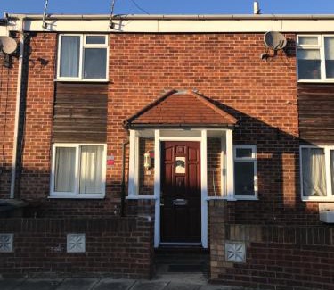 West Harrow House | Modern cosy room with private bathroom