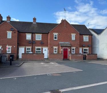Market Drayton Apartment | Modern cosy sleeps 5 first floor central MD2