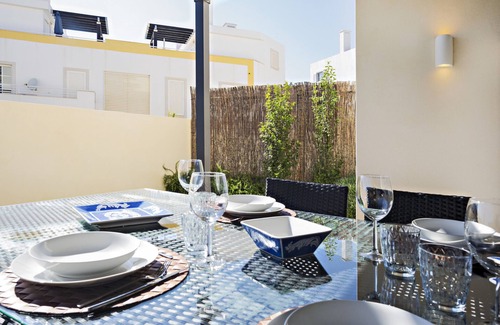 Conceicao e Cabanas de Tavira Apartment | Modern, cosy, with pool