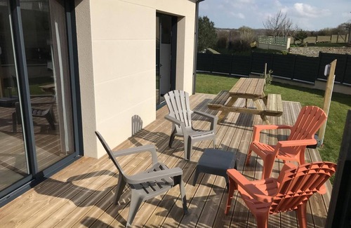 Barneville-Carteret Cottage | Modern Cottage with Garden, Near the Beach - Internet and Parking Included