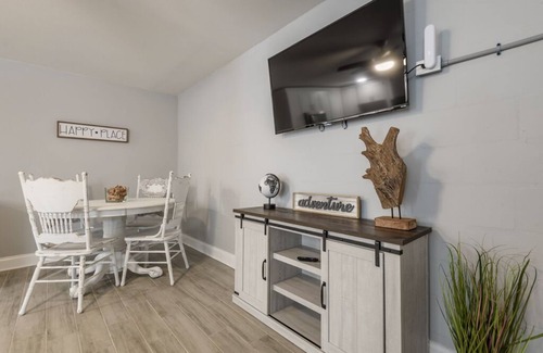 Clearwater House | Modern Cottage Central to Many Beaches!